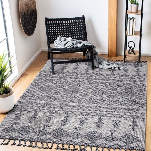 4X6 Medium Pile Polypropylene Rug, White/Gray / Stain Resistant, Durable & Low-Maintenance