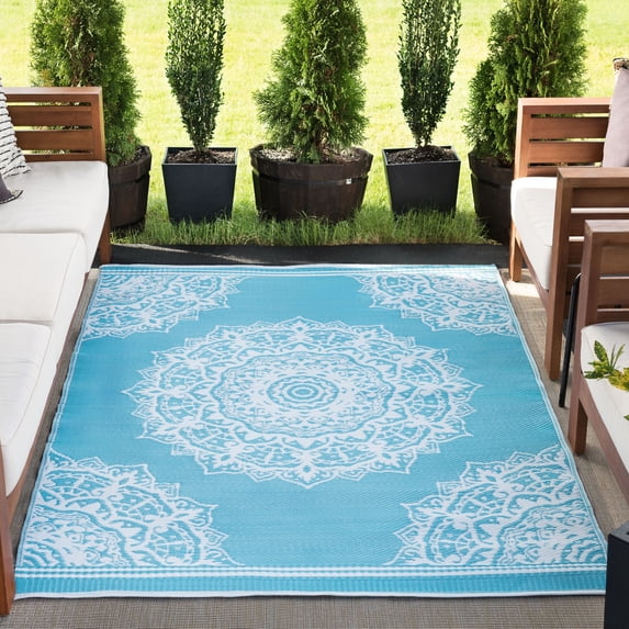 4x6 Reversible Aqua and White Polypropylene Outdoor Medallion Area Rug