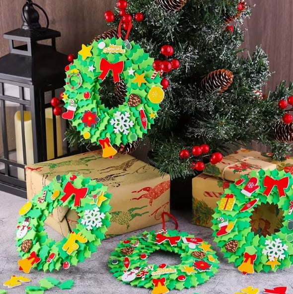 5 Christmas Sticker Wreath Craft Kits, Cartoon Pattern EVA Self-Adhesive Wreath Sets, Perfect for Holiday Decorations