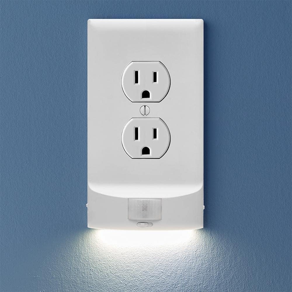 5 Pack, SnapPower MotionLight [FOR STANDARD OUTLETS] - Motion Detecting LED Night Lights Built-In to Wall Plate - Bright/Dim/Off Options - Automatically On/Off Sensor - (White, Duplex)