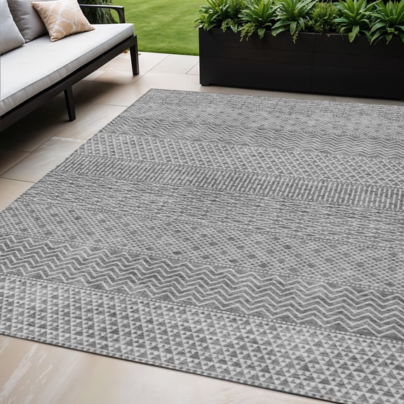 HomeRoots 612263 5 x 8 ft. Gray & Silver Chevron Washable Indoor & Outdoor Rectangle Area Rug