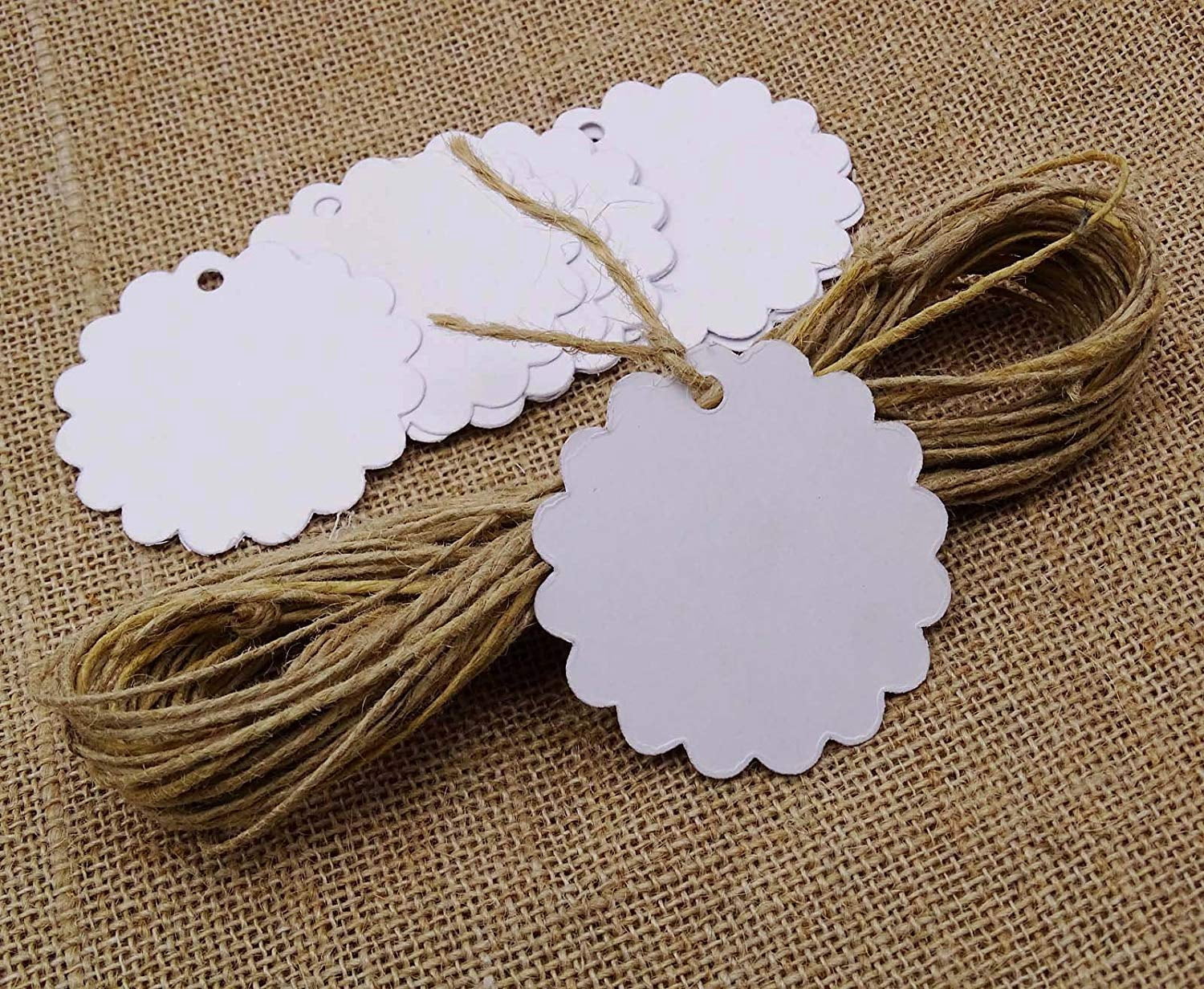 500Pcs Scalloped Wedding White Card PaperTag Bonbonniere Favor Lolly Bag Gift Tags with Jute Twines