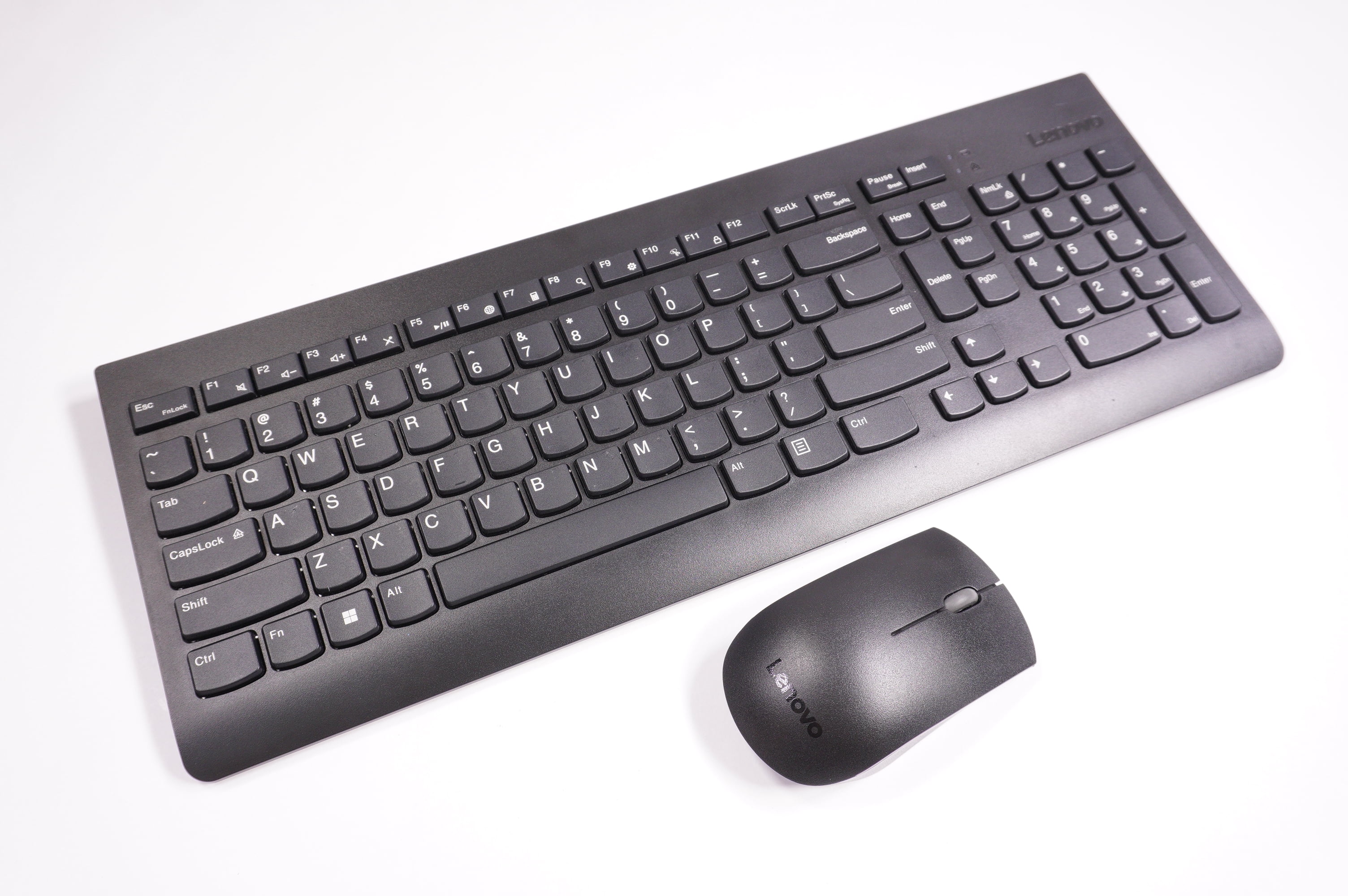 Lenovo ThinkCentre Tiny-in-One 22 Gen 5 21.5 16