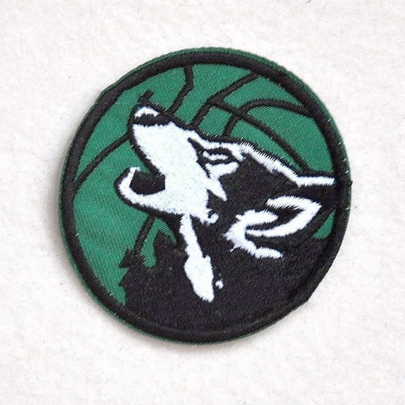 5Pcs Flat Round with Wolf Iron On Embroidery Patches Green Computerized Embroidery Cloth Sew on Patches Wolf Appliques for Clothes Dress Hat Jeans Backpack DIY Accessories 60mm