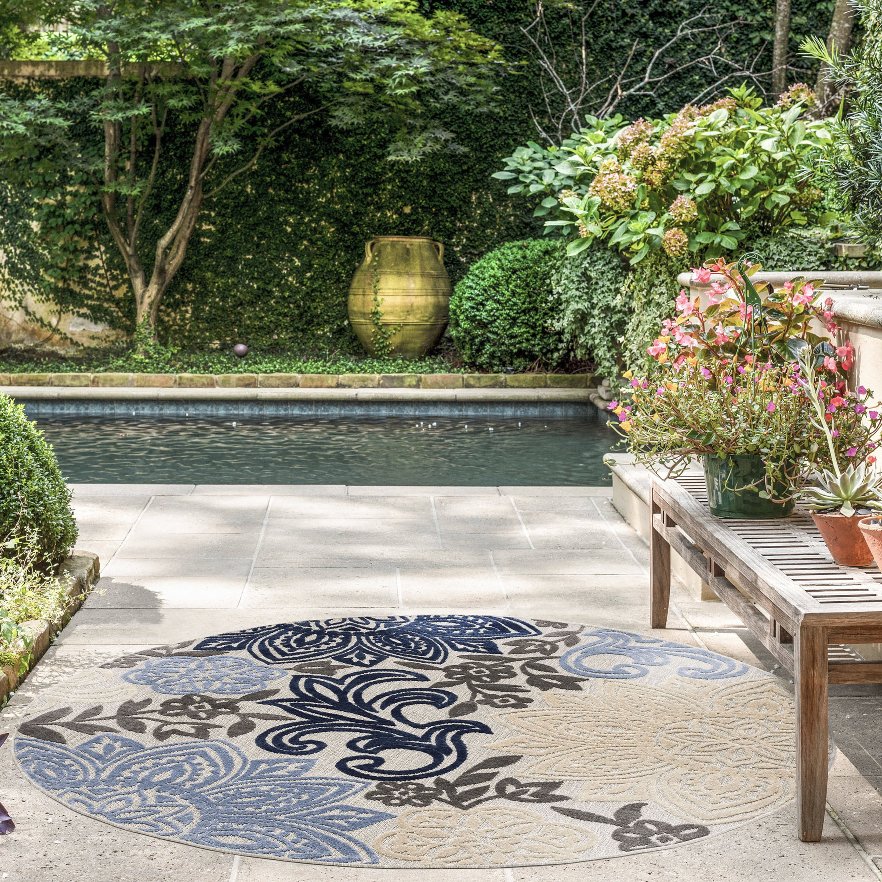 Oasis Modern Floral Blue and Beige Polypropylene Indoor Outdoor Area Rug, 5'x5' Round