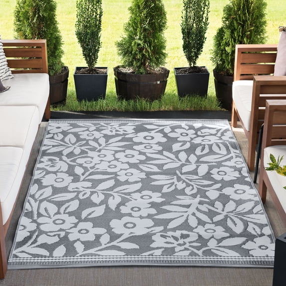 5x7 Reversible Gray and White Polypropylene Outdoor Floral Area Rug