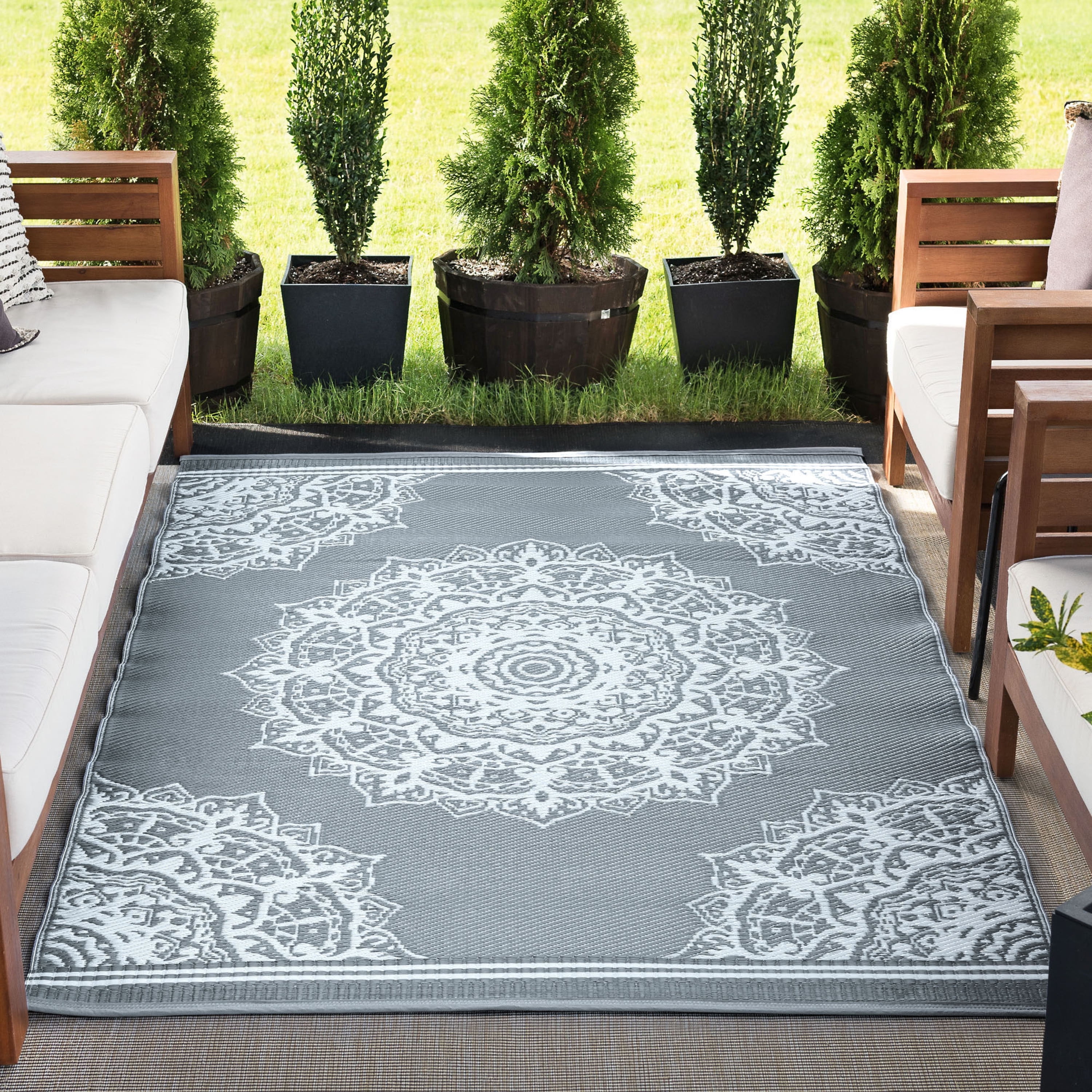 5x7 Reversible Gray Polypropylene Outdoor Medallion Area Rug