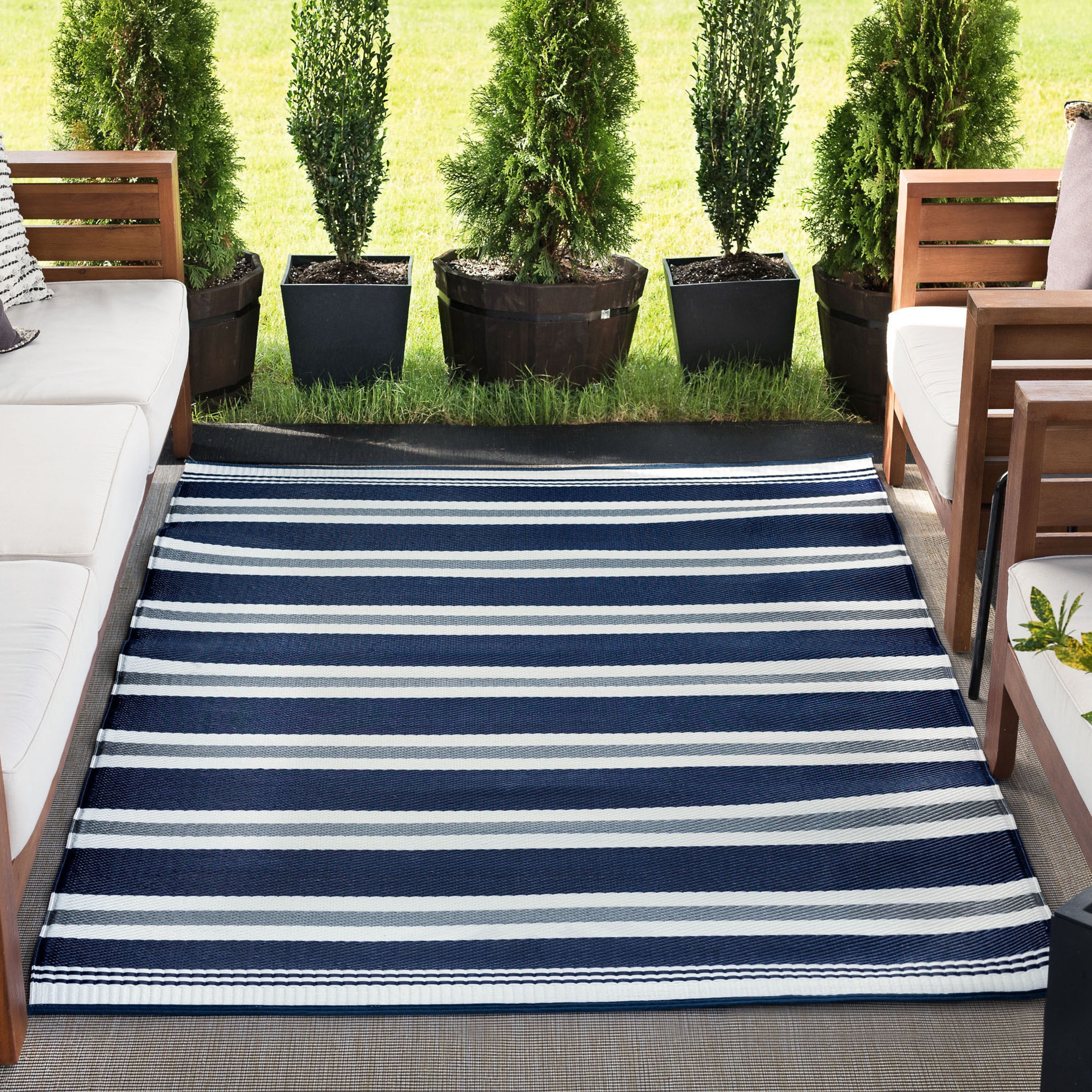 5x7 Reversible Navy and White Polypropylene Outdoor Stripe Area Rug