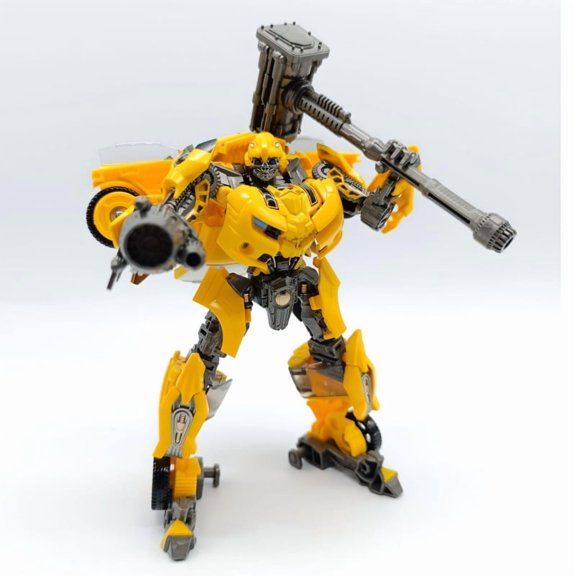 6.5 Inch Movable Shape-Shifting Figure, Classic Movie Style Collectible Bug Robot (TW-1025)