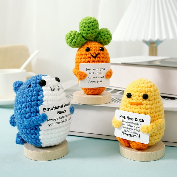 6 Pcs Emotional Support Crochet Animals Handmade Inspirational Crochet Dolls with Motivational Cards and Wood Bases Unique Emotional Support Crochet Cute Knitted Dolls for Bedroom Desk Decor