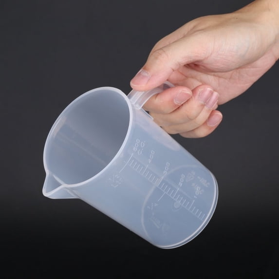 Kingtowag 500ml Plastic Measuring Cup with Angled Handle, Plastic Measuring Cups with Angled Handle and Lid, Food-Grade for Kitchen