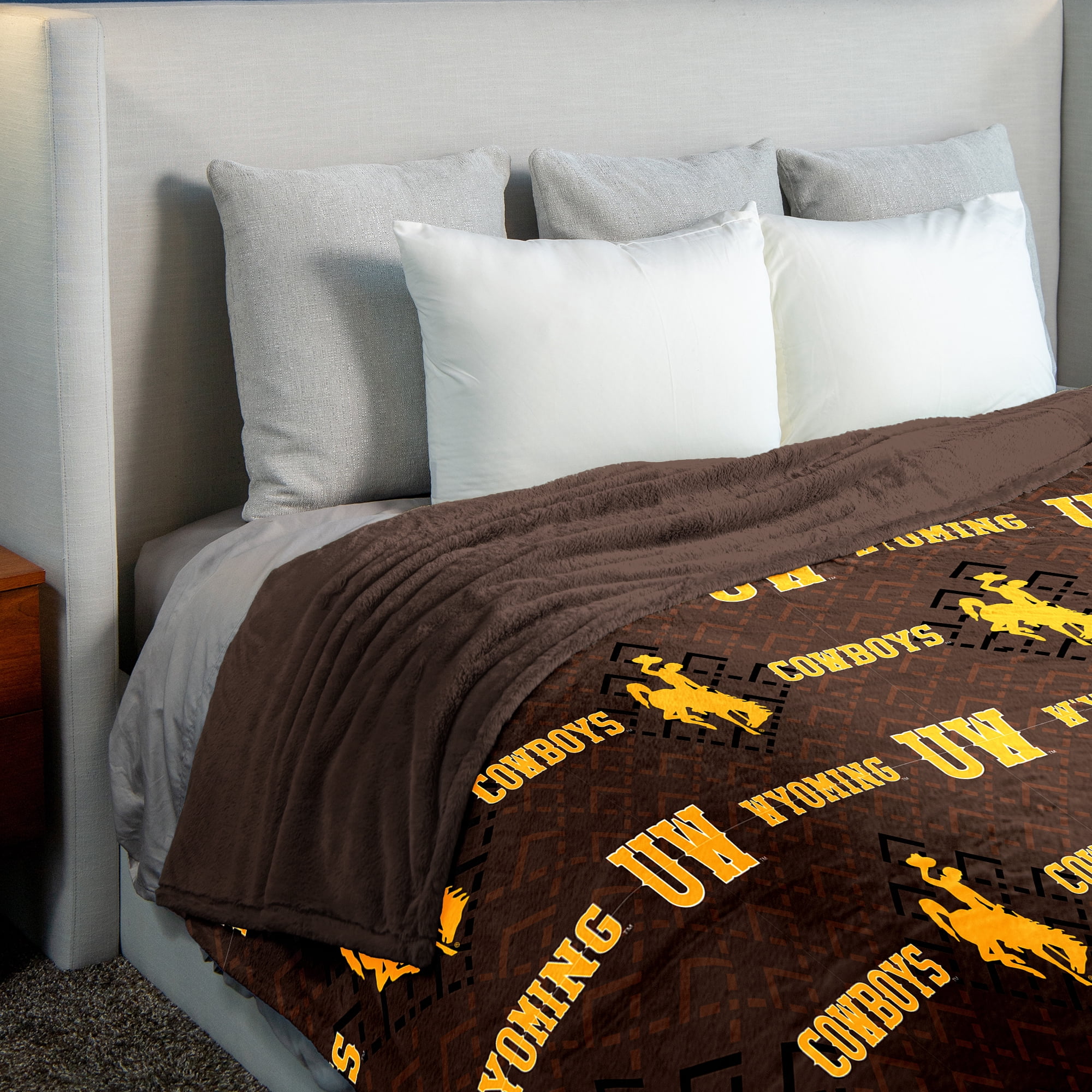 Wyoming NCAA Pendant Silk Touch Throw, 60x90 inches