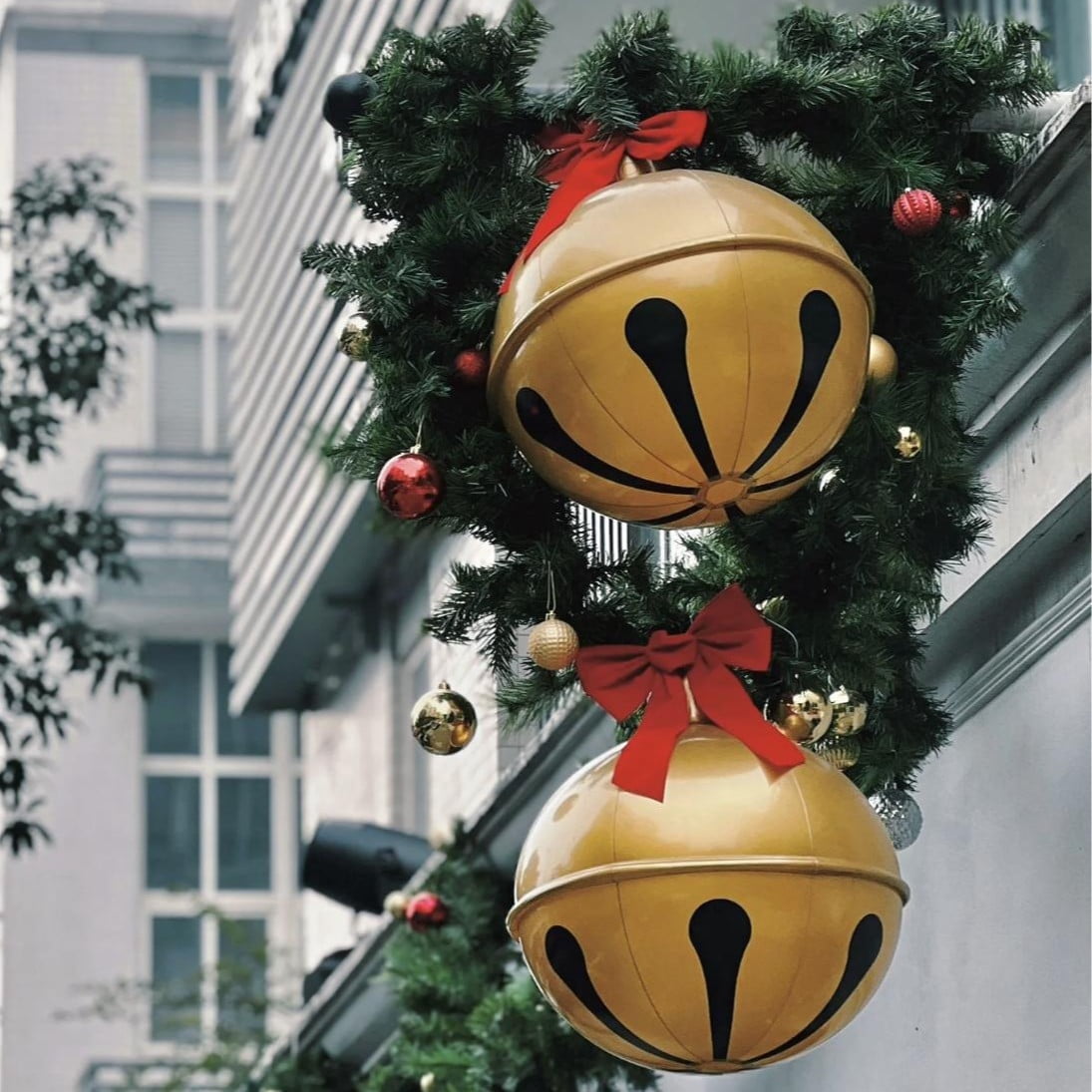 61cm Giant Inflatable Christmas Bell Decoration, Outdoor Xmas Tree ...
