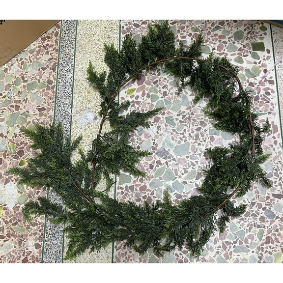 6ft Christmas Garland, Realistic Soft Pine Vine Garland,Thick and Lush Artificial Cedar Garland for Christmas Winter Home Staircase Mantel Fireplace Window Holiday Party Decor,Green/1PCS