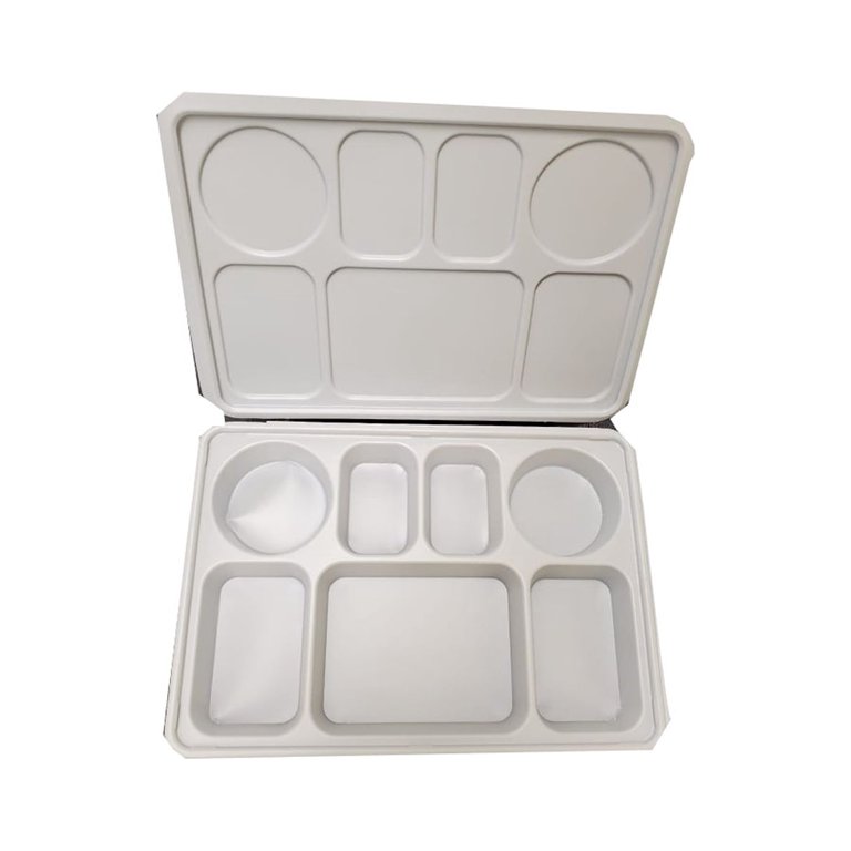 7 Compartment White Disposable Plastic Plates w/ Lid- 100pcs