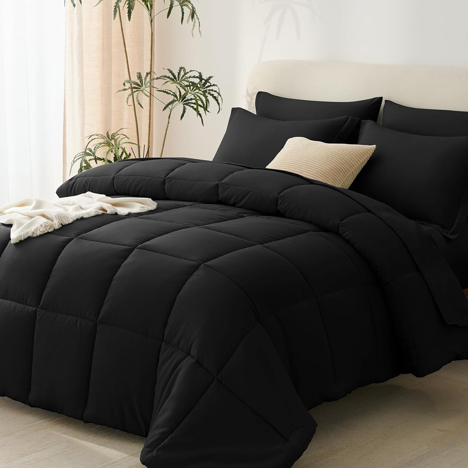 Full Black Polyester Reversible Bed in a Bag Set