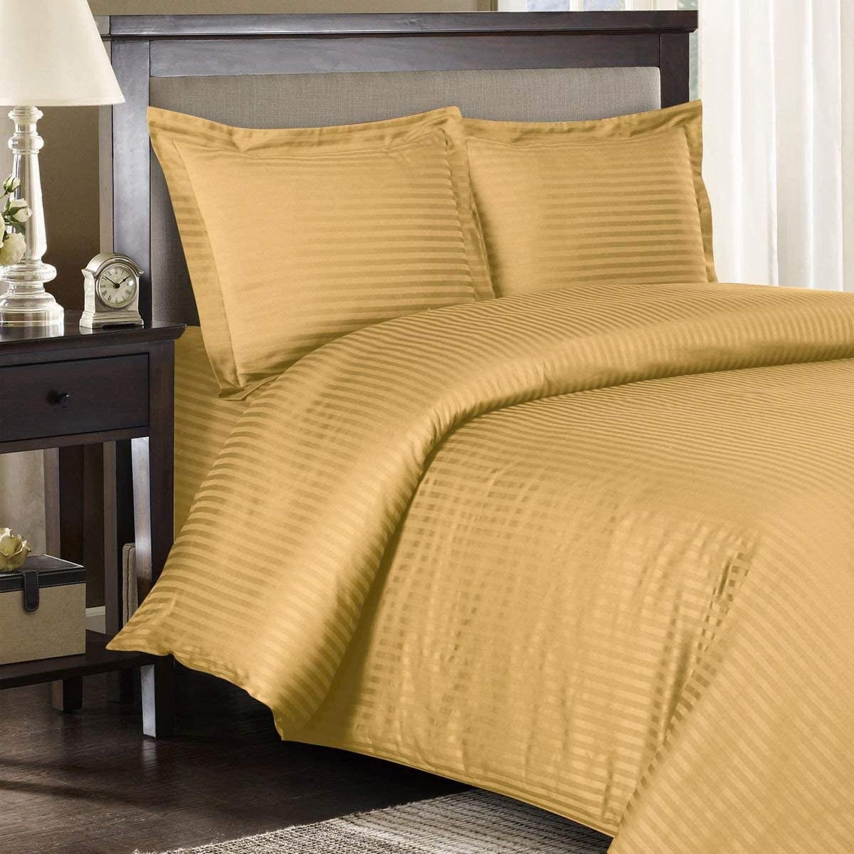 800 TC 100% Egyptian Cotton Premium 5PCs Duvet set ( 1- Duvet Cover + 4 - Pillow Shams ) Zipper Closur Ultra Soft Durable and Fade Resistant Color Gold Stripe size Queen