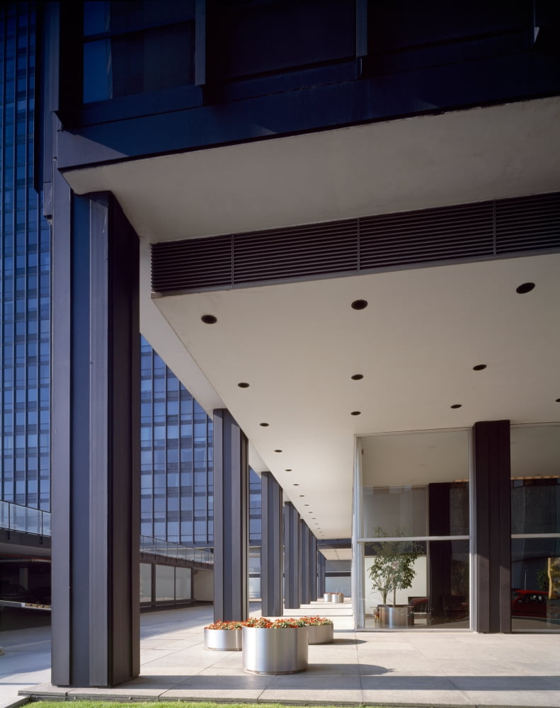 860-880 Lake Shore Drive Apartments designed by Ludwig Mies van der Rohe at Lake Shore Drive Chicago Cook County Illinois USA Canvas Art - Panoramic Images (12 x 36)