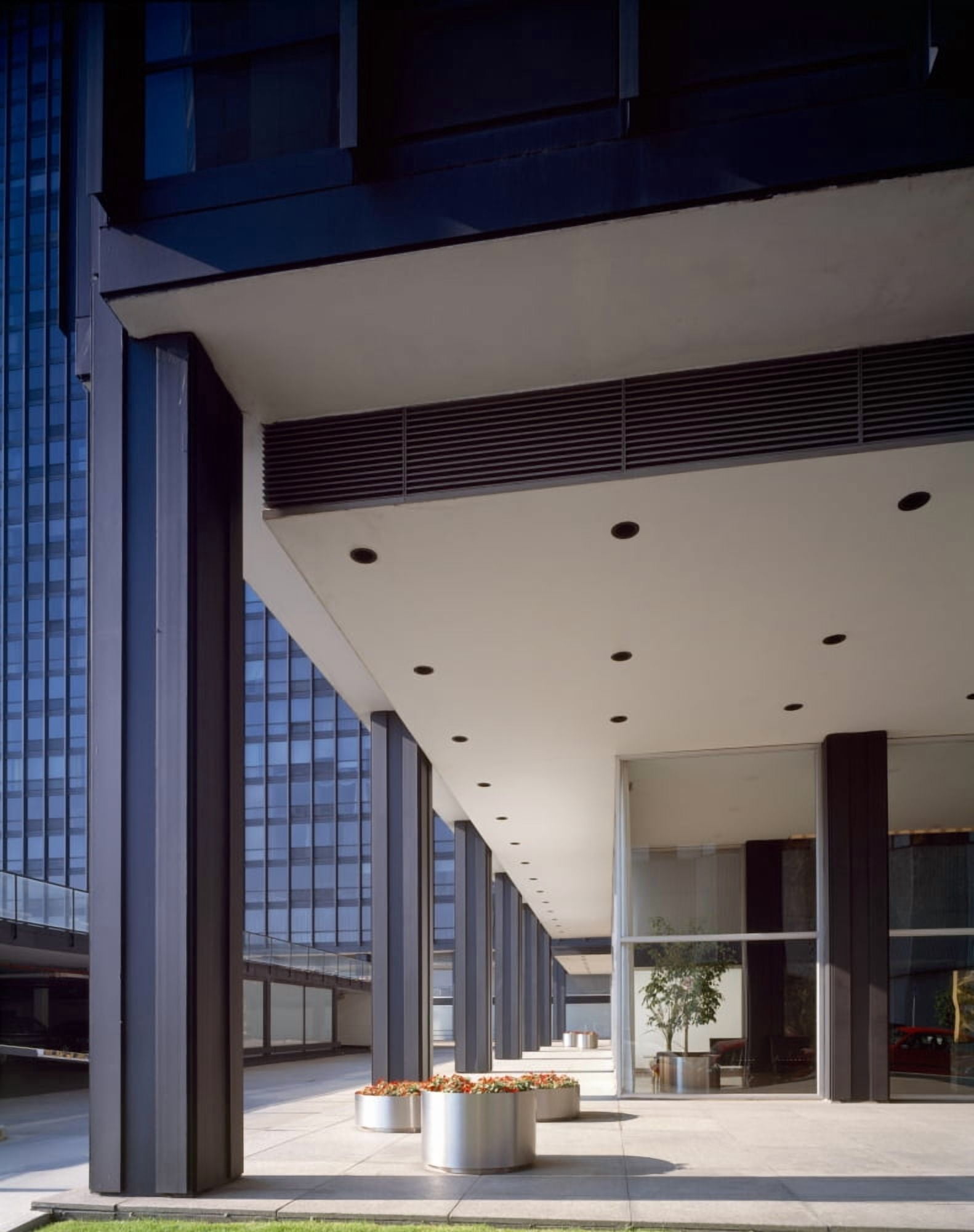 860-880 Lake Shore Drive Apartments designed by Ludwig Mies van der Rohe at Lake Shore Drive Chicago Cook County Illinois USA Canvas Art - Panoramic Images (9 x 27)