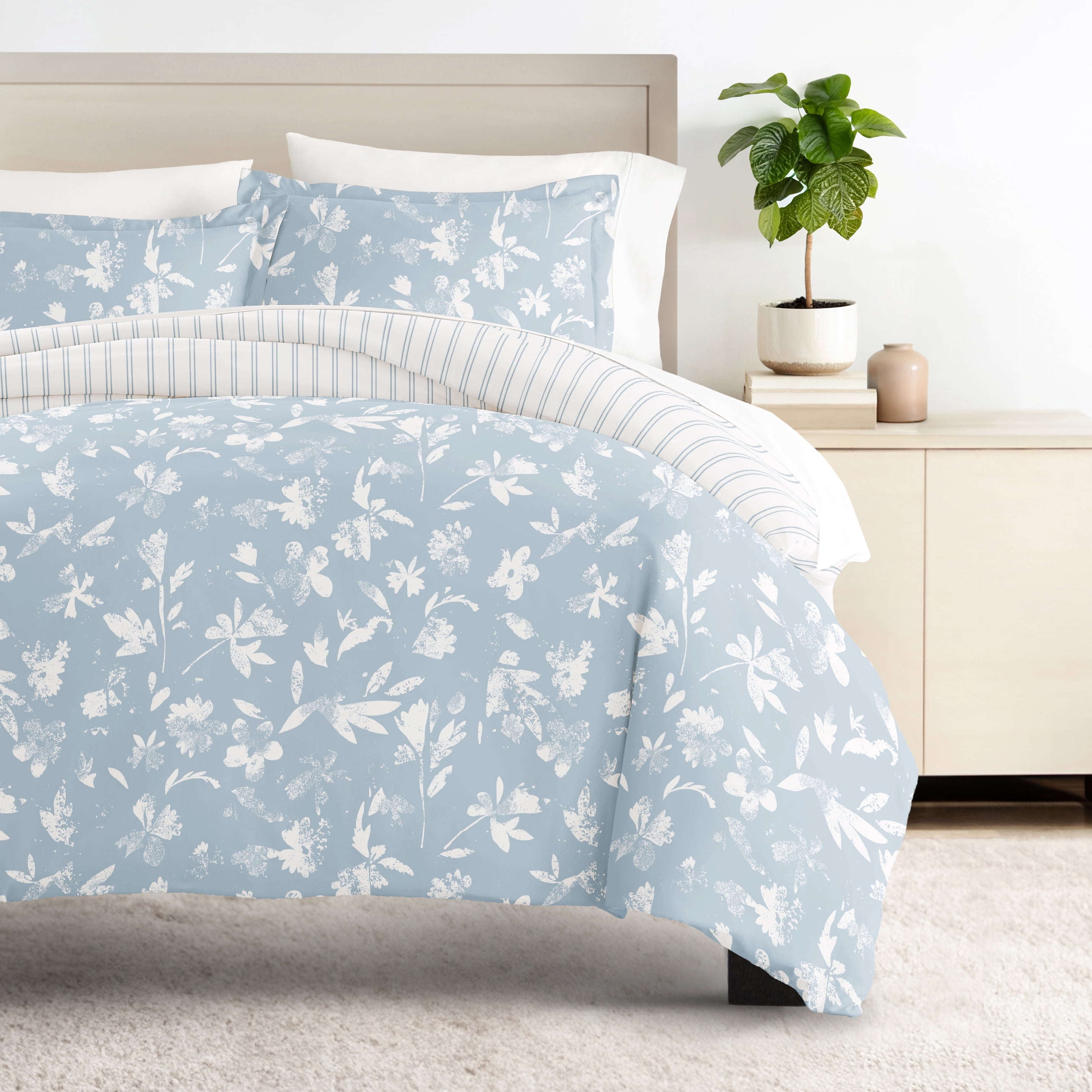 8PC Bedding Bundle - Patterned Duvet Cover Set White Comforter and Solid Sheet Set in Country Home