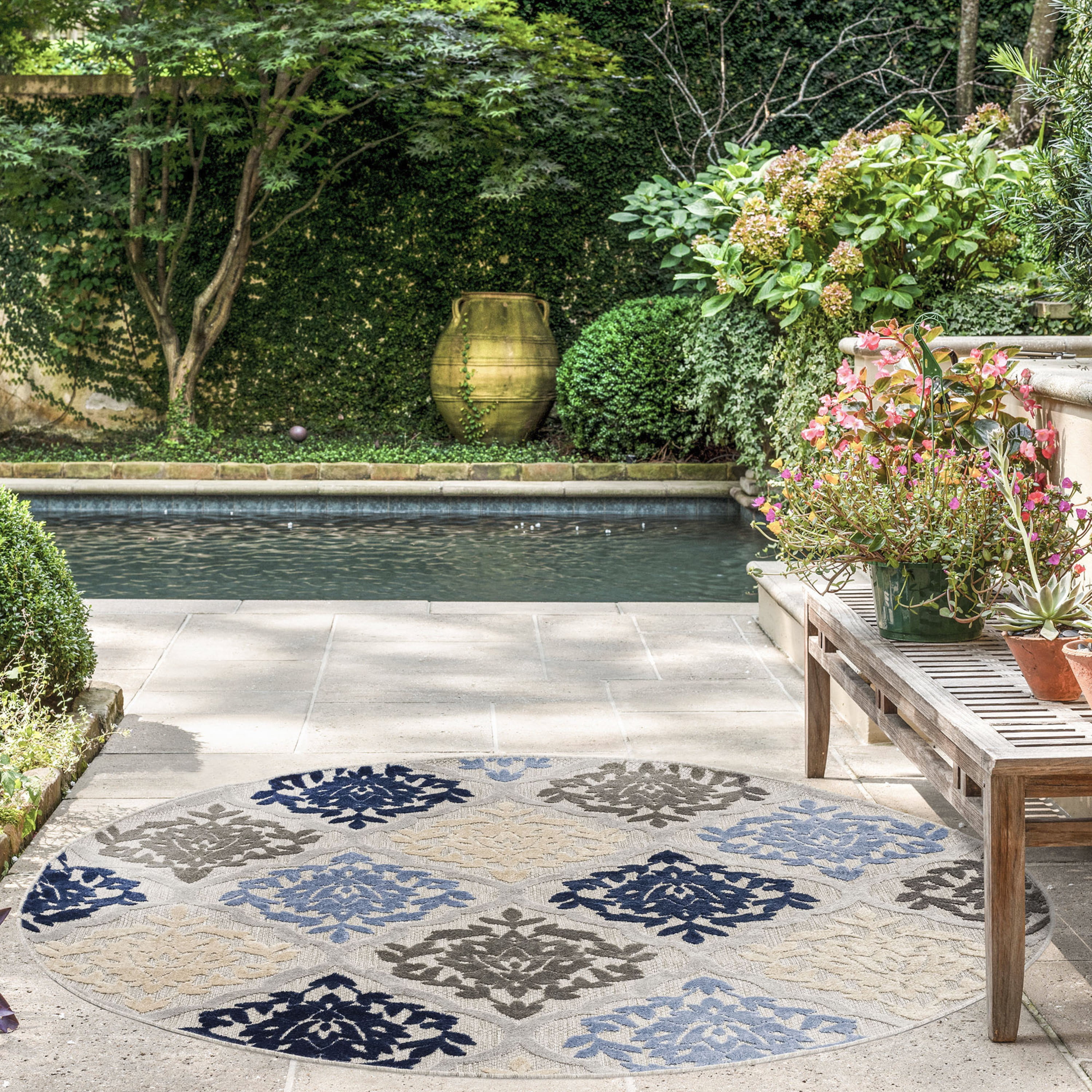 Oasis Modern Medallion Blue and Cream Polypropylene Indoor Outdoor Area Rug, 8'x8' Round