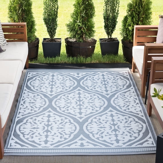 8x10 Reversible Gray and White Polypropylene Outdoor Damask Area Rug