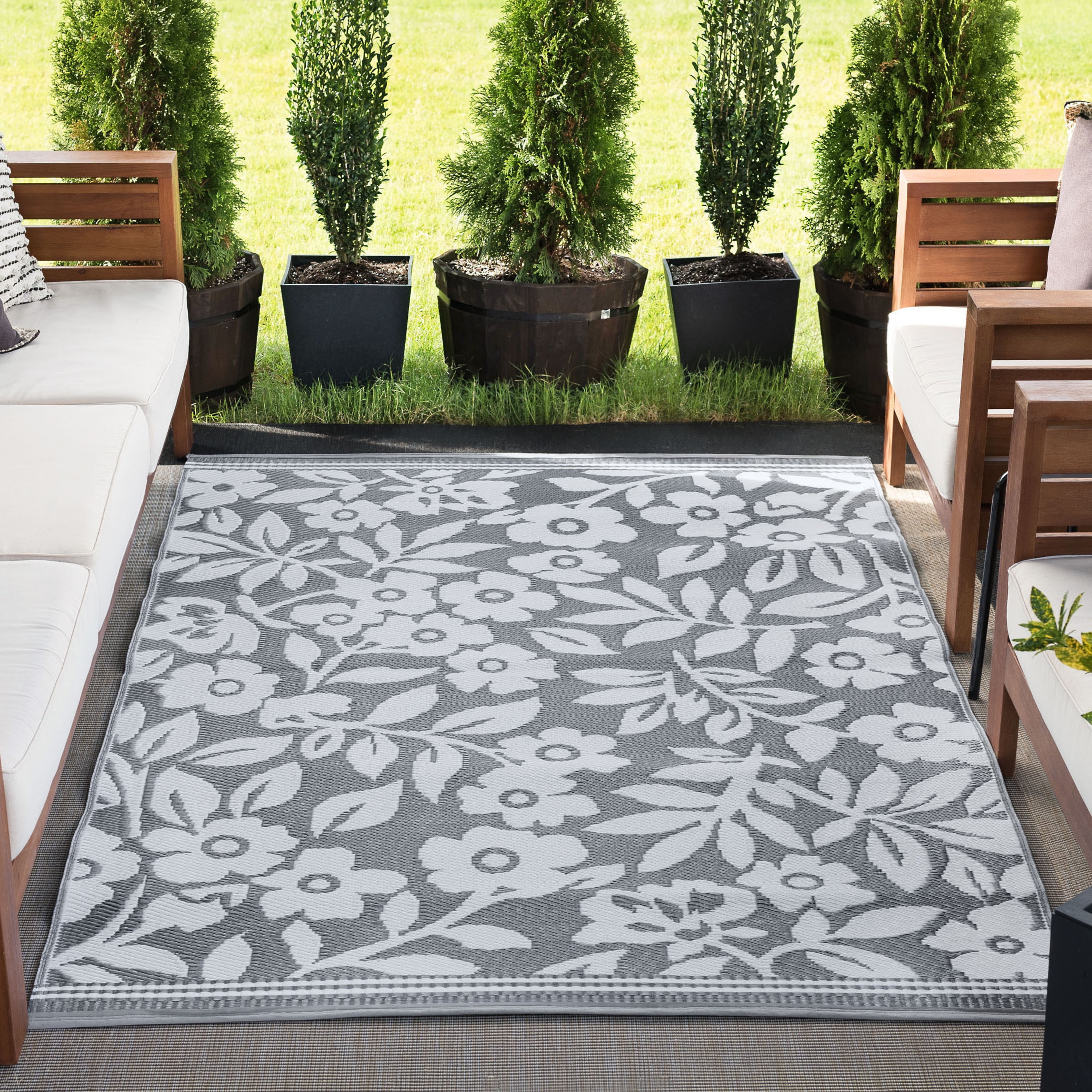 8x10 Reversible Gray and White Polypropylene Outdoor Floral Area Rug