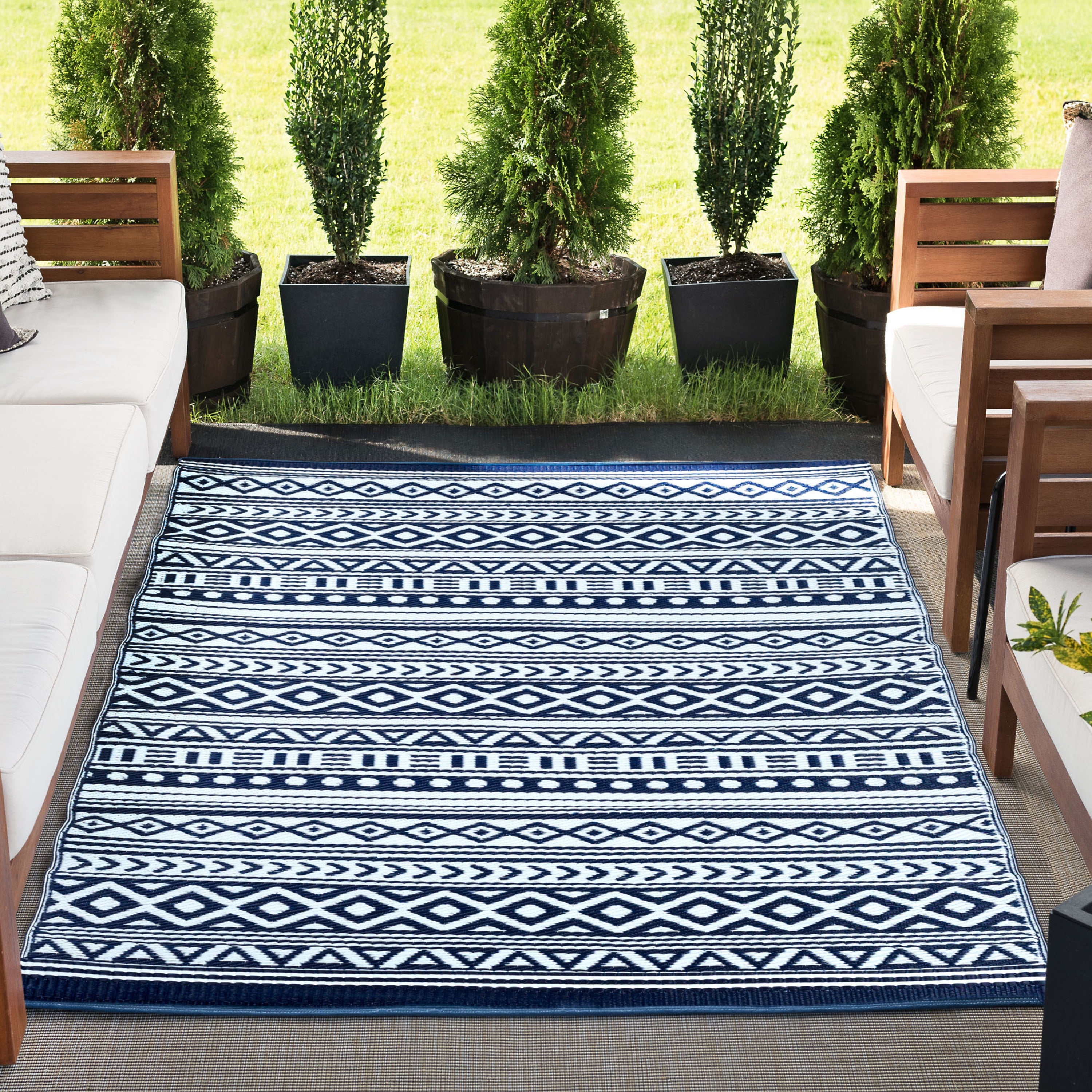 8x10 Reversible Navy and White Polypropylene Outdoor Stripe Area Rug