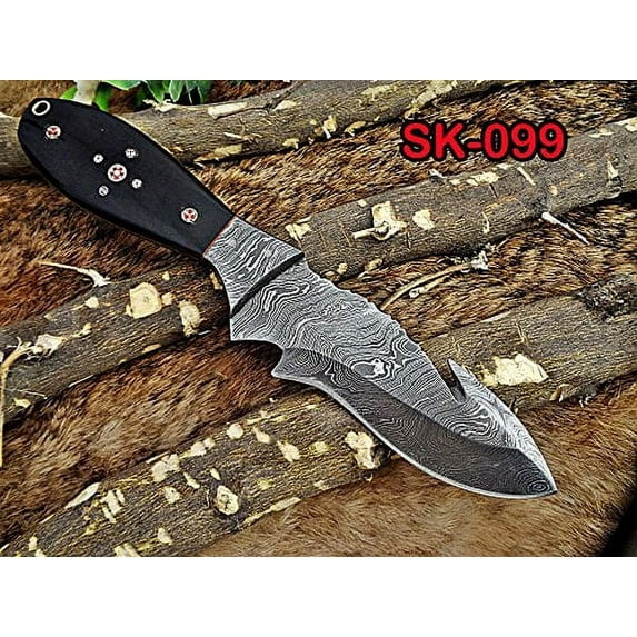 9" Long hand forged Hunting Damascus steel , Buffalo Horn with Mosaic Pins and Brass Pipe and Damascus Steel Brass Bolster