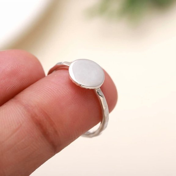 925 Sterling Silver Minimalist Hammered Round Disc Signet Ring – Modern Boho Dainty Engravable Ring for Women