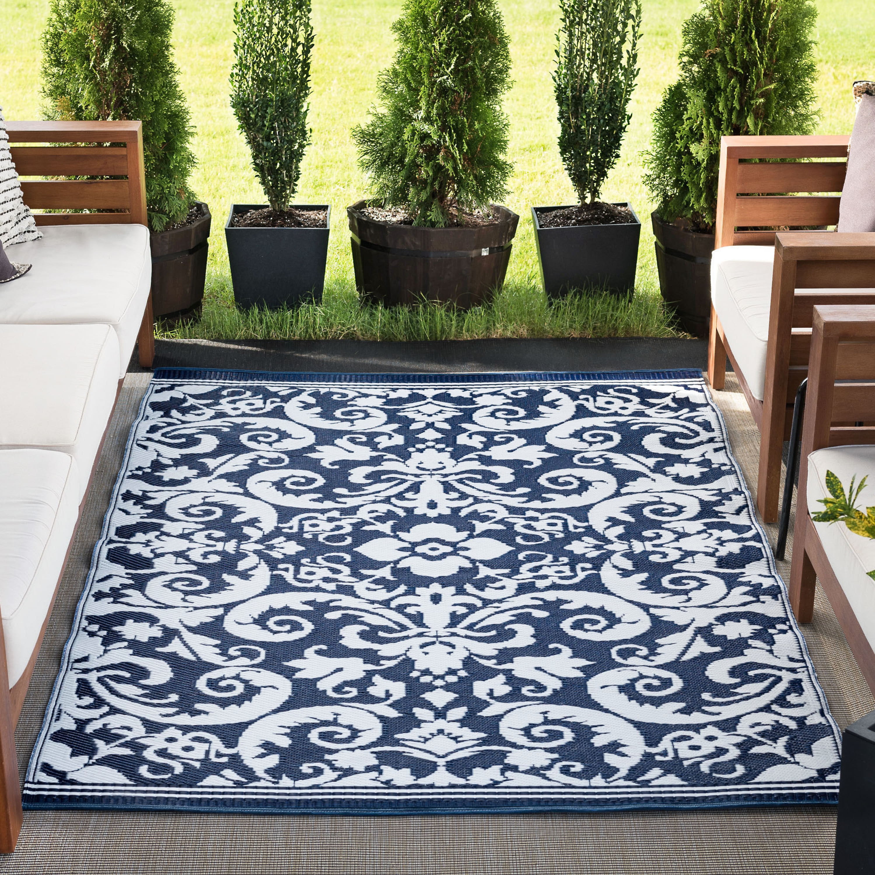 9x12 Reversible Navy and White Polypropylene Outdoor Scroll Area Rug