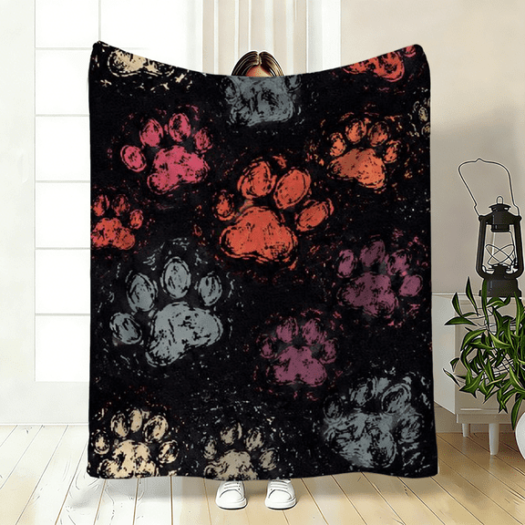 A 2D flat flannel blanket with graffiti claw print patterns, warm, soft and light, available in 30×40 inches, 40×50 inches and 50×60 inches.