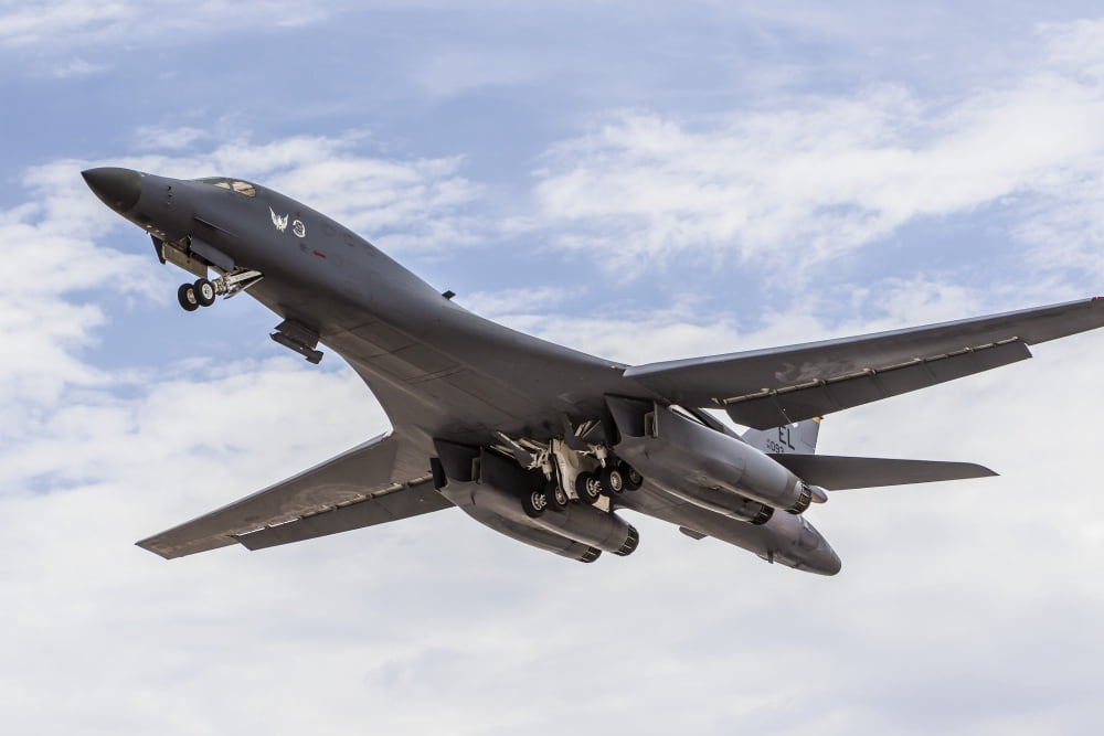 A B-1B Lancer of the US Air Force taking off Canvas Art - Rob EdgcumbeStocktrek Images (17 x 12)