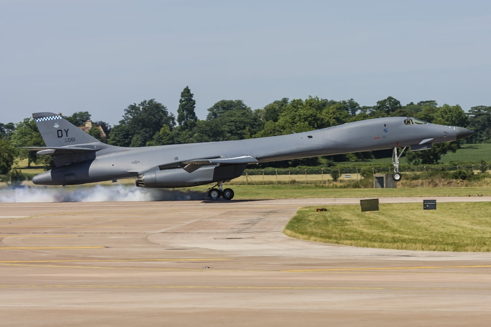 A B-1B Lancer of the US Air Force touches down at RAF Fairford Canvas Art - Rob EdgcumbeStocktrek Images (17 x 12)
