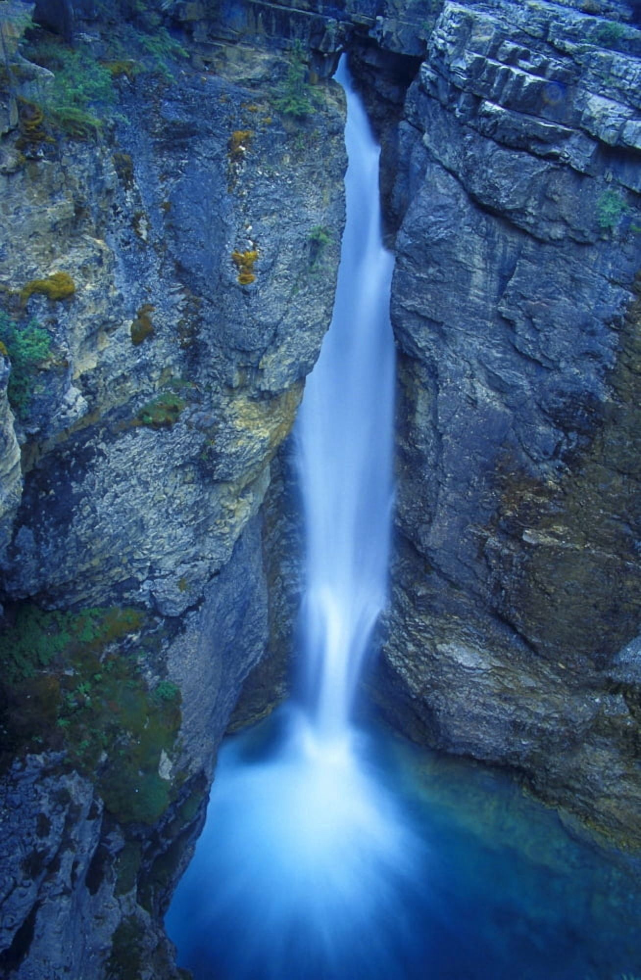 A Beautiful Waterfall Canvas Art - Don Hammond Design Pics (11 x 17)