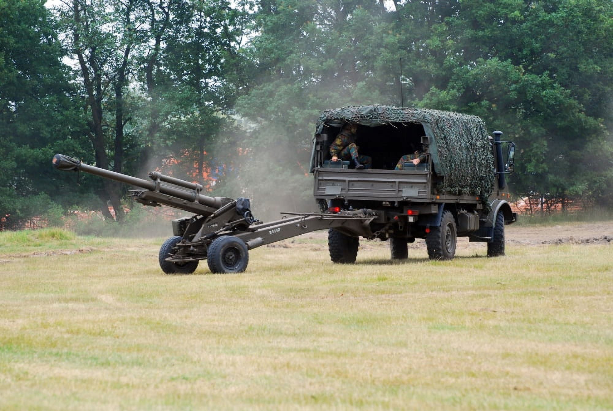 A Belgian artillery unit setting up the LG1 105 mm30-calibre towed howitzer Canvas Art - Luc De JaegerStocktrek Images (34 x 23)