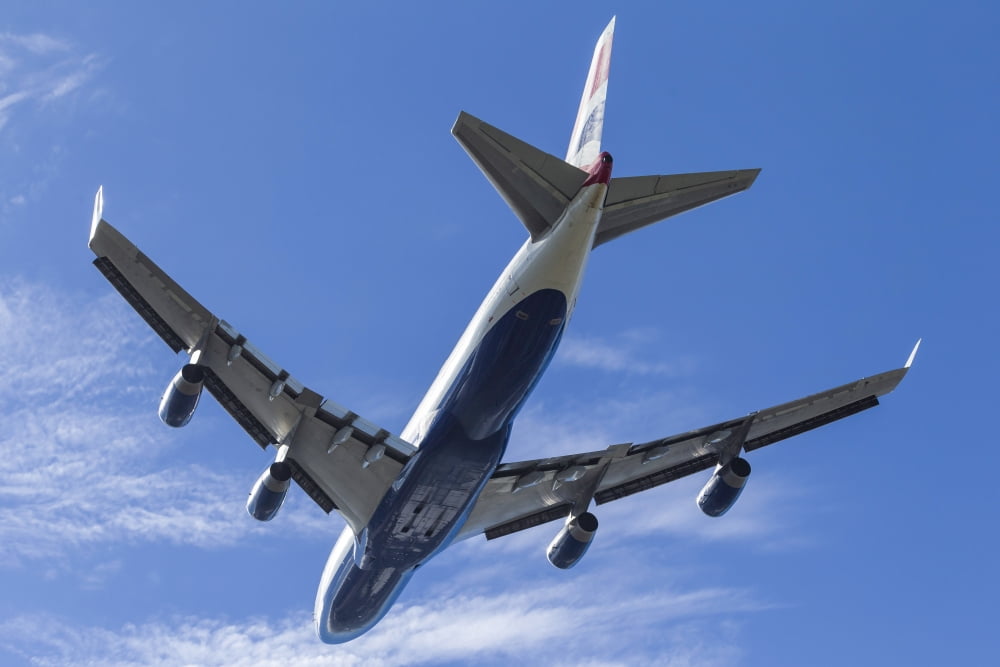 A British Airways Boeing 747 climbs out of San Francisco California Canvas Art - Rob EdgcumbeStocktrek Images (18 x 12)