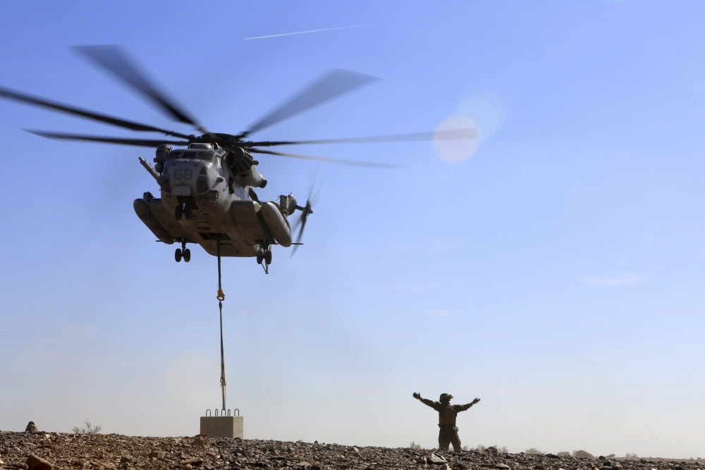A CH-53E Super Stallion conducts a 20000 pound lift Canvas Art - Stocktrek Images (34 x 23)