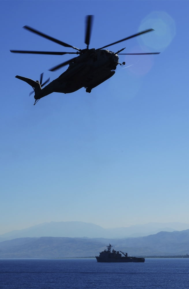 A CH-53E Super Stallion helicopter Canvas Art - Stocktrek Images (23 x 35)