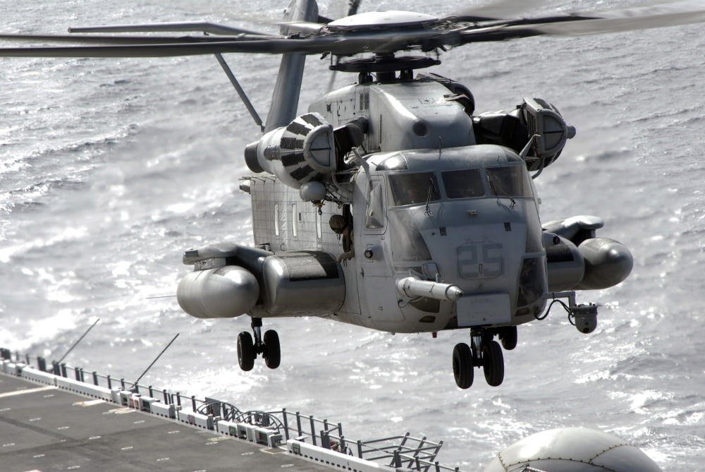 A CH-53E Super Stallion helicopter takes off from USS Makin Island Canvas Art - Stocktrek Images (34 x 23)