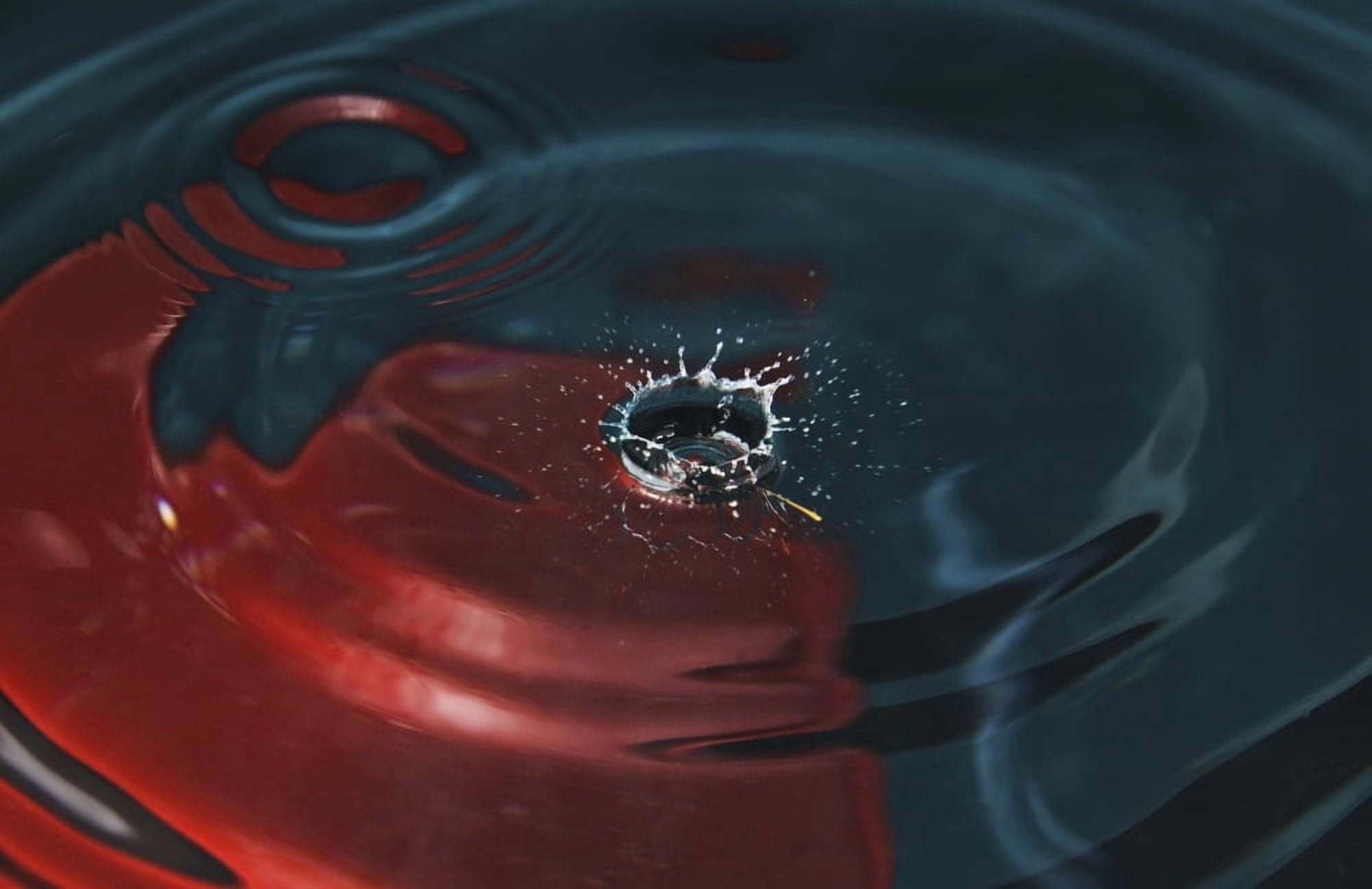 A Drop Of Water Hitting A Surface Of Water Canvas Art - Patrick Swan Design Pics (19 x 12)