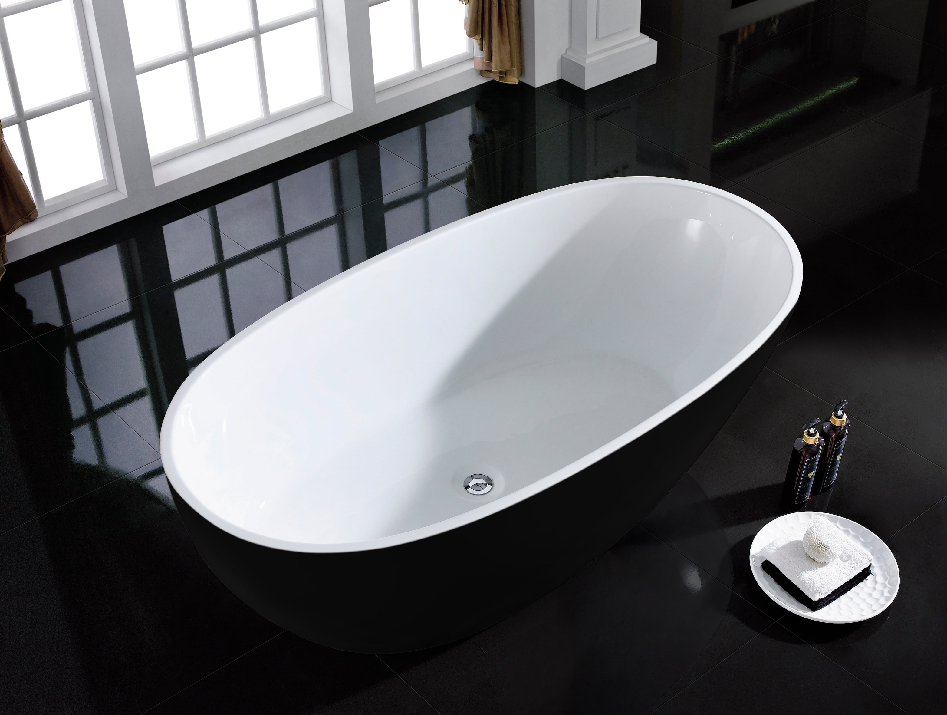 A&E Bath Charlotte Black Freestanding bathtub