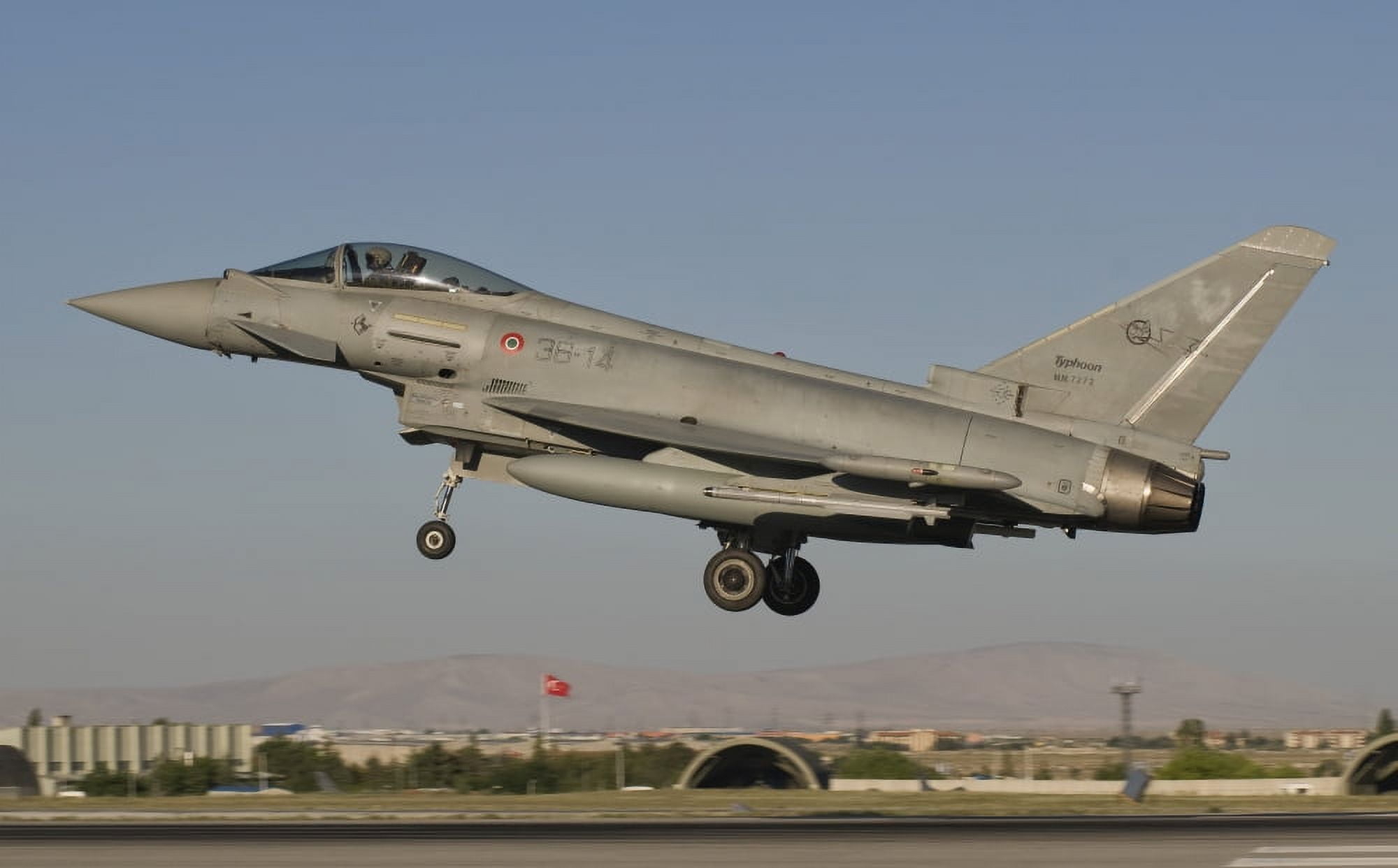 A Eurofighter F-2000 of the Italian Air Force Canvas Art - Giovanni CollaStocktrek Images (18 x 11)