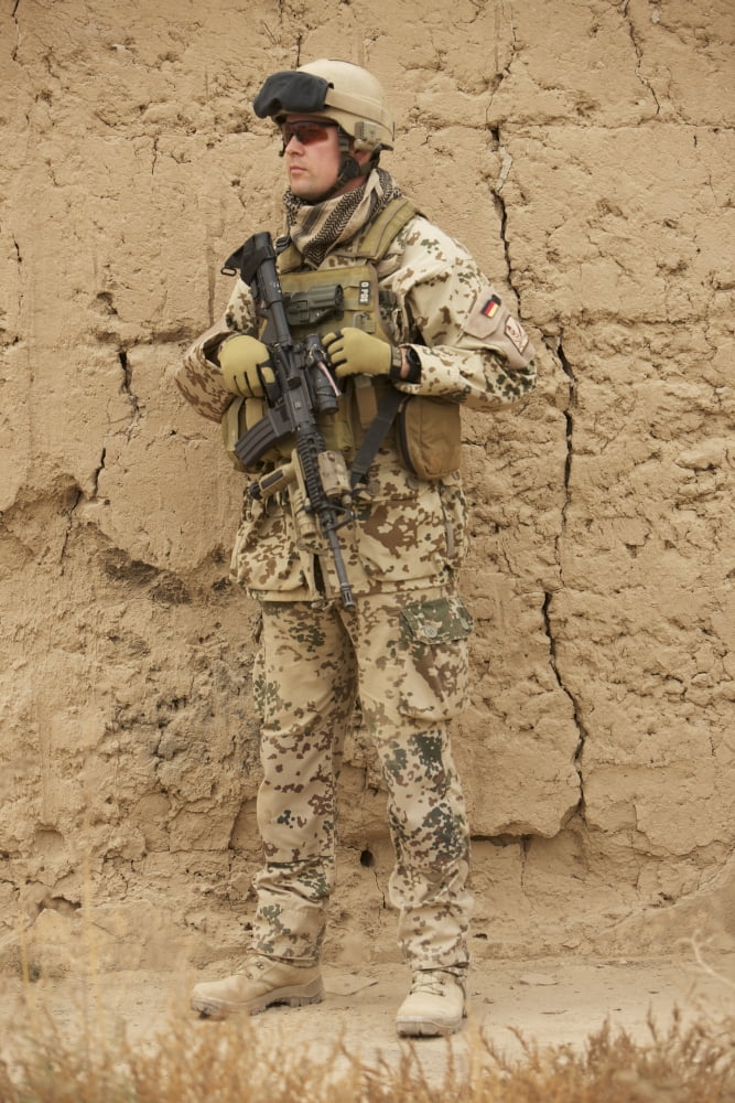 A German Army soldier armed with a M4 carbine Canvas Art - Terry MooreStocktrek Images (24 x 35)