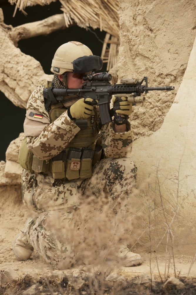 A German Army soldier armed with a M4 carbine Canvas Art - Terry MooreStocktrek Images (24 x 35)