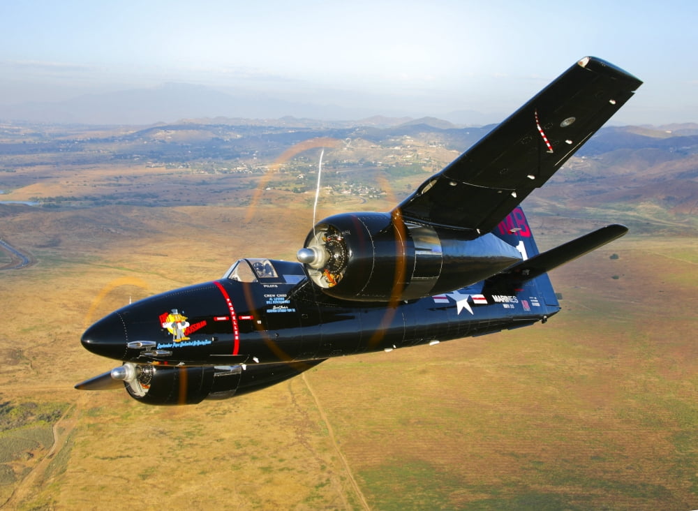 A Grumman F7F Tigercat in flight Canvas Art - Scott GermainStocktrek Images (17 x 12)