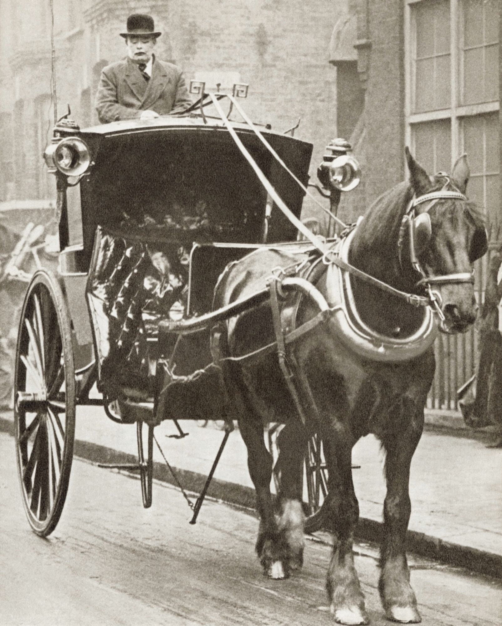 A Hansom Cab In London England In 1910 From The Story Of 25 Eventful Years In Pictures Published 1935 Canvas Art - Ken Welsh Design Pics (26 x 34)
