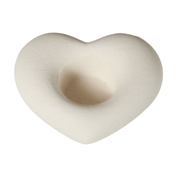A High-Temperature Resistant Ceramic Candle Holder With Heart Design For Safe Candle Placement And Easy Cleaning