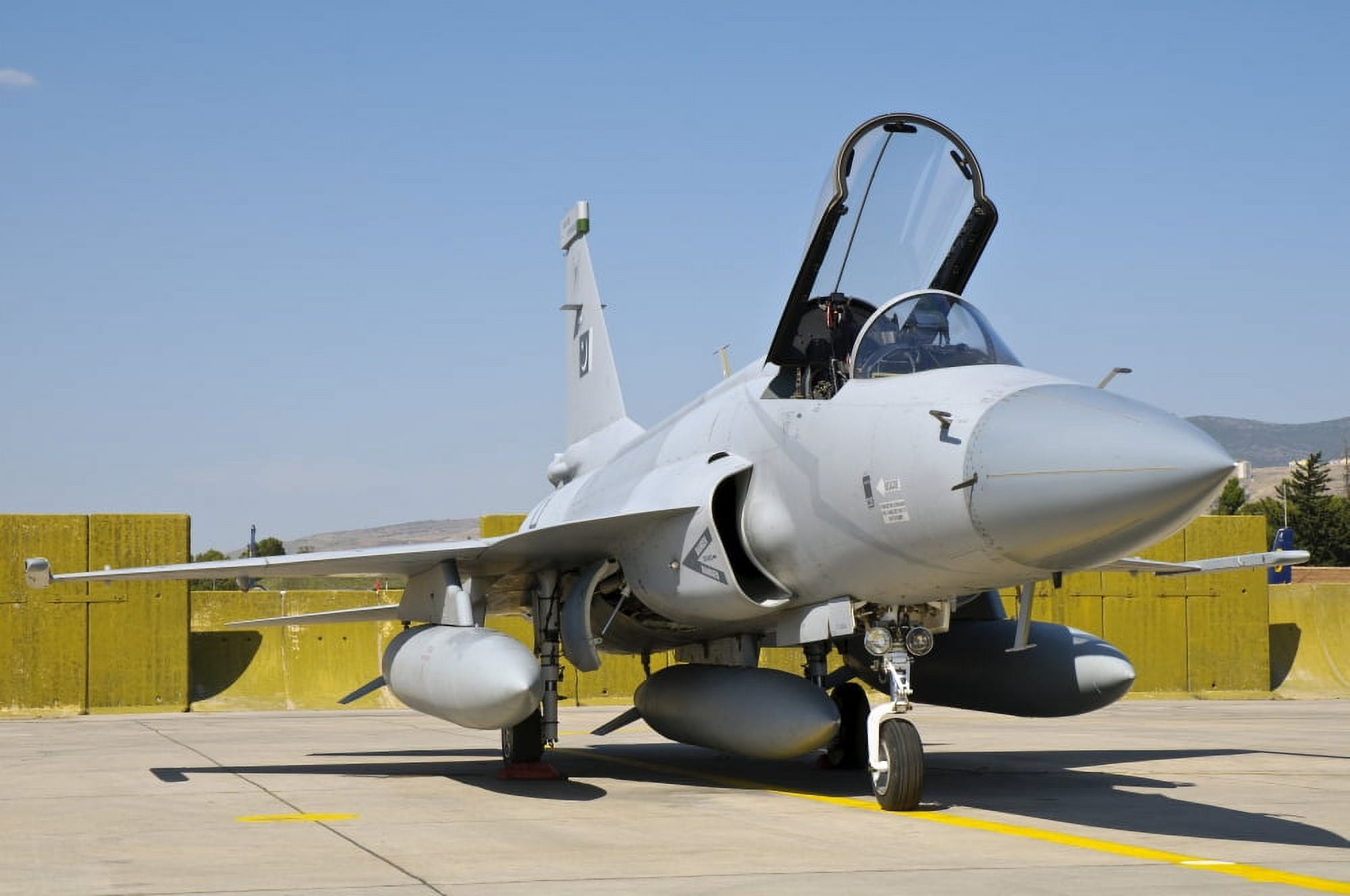 A JF-17 Thunder of the Pakistan Air Force Canvas Art - Giovanni CollaStocktrek Images (35 x 24)