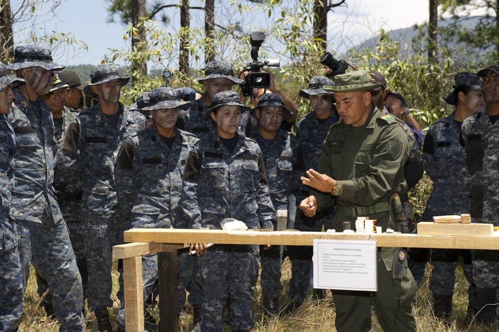 A Jungla from the Columbian National Police conducts a class with TIGRES trainees Canvas Art - Stocktrek Images (34 x 23)